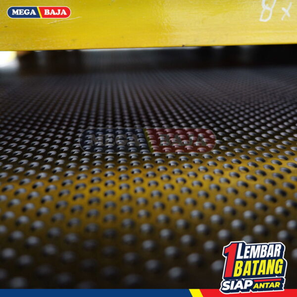 Plat Lobang 1,2X2,4X0,8mm 5mm