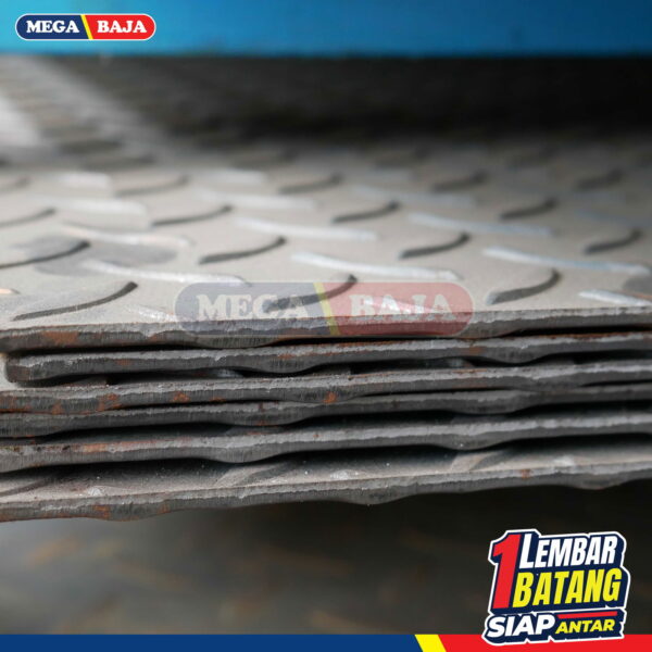 PLAT BORDES KS 1,20 M X 2,40 M | 13,70 mm