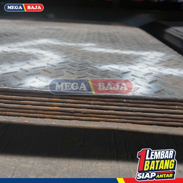 PLAT BORDES KS 1,20 M X 2,40 M | 6,70 mm